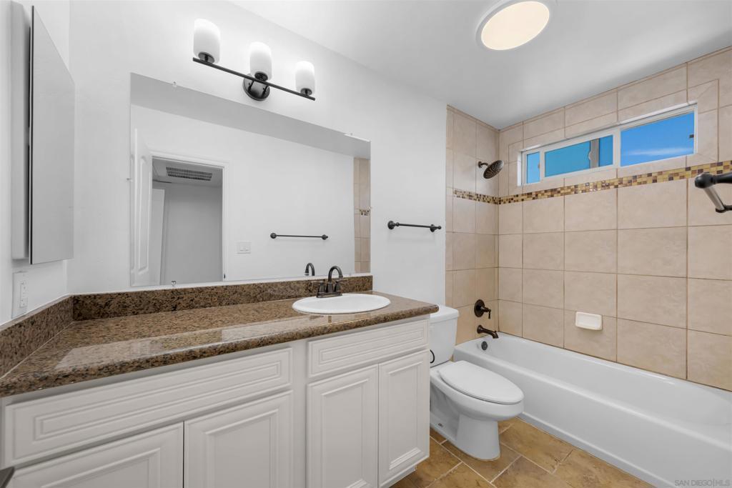 1030 Robinson Ave 202 Property Photo 8
