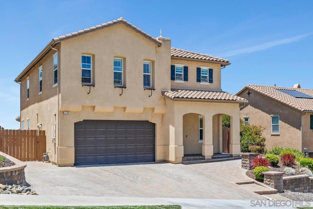 1748 Avenida Regina Property Photo 3