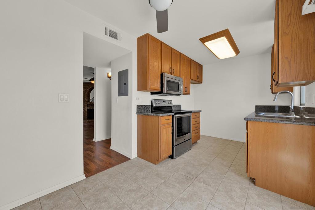 12553 Mapleview St 9 Property Photo 12
