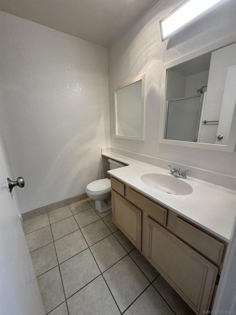4933 Voltaire St 2 Property Photo 10