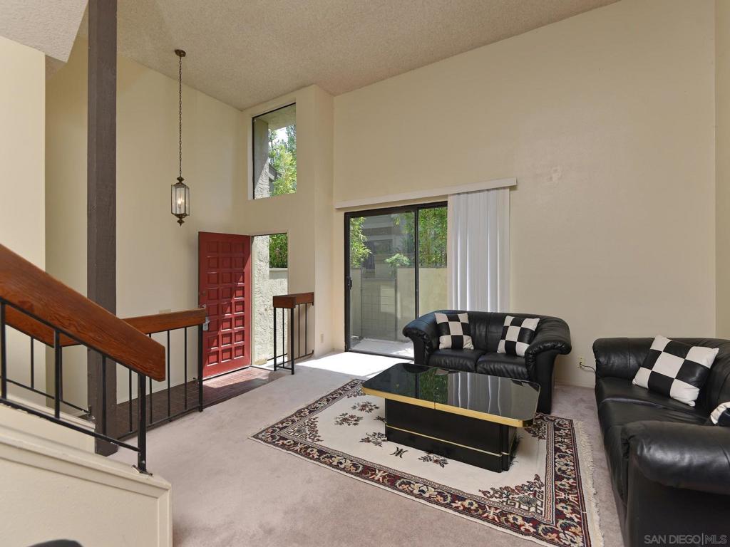 3211 Caminito Eastbluff #9 Property Photo 2