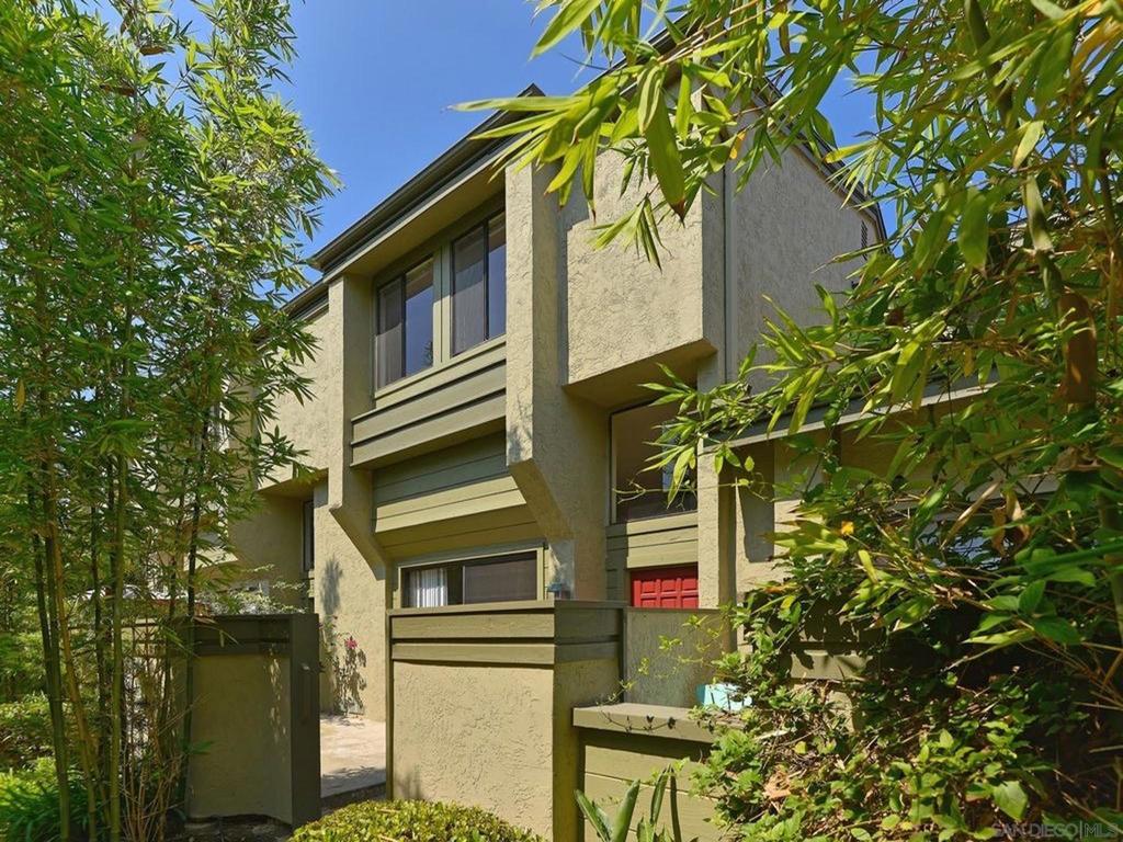 3211 Caminito Eastbluff #9 Property Photo 3