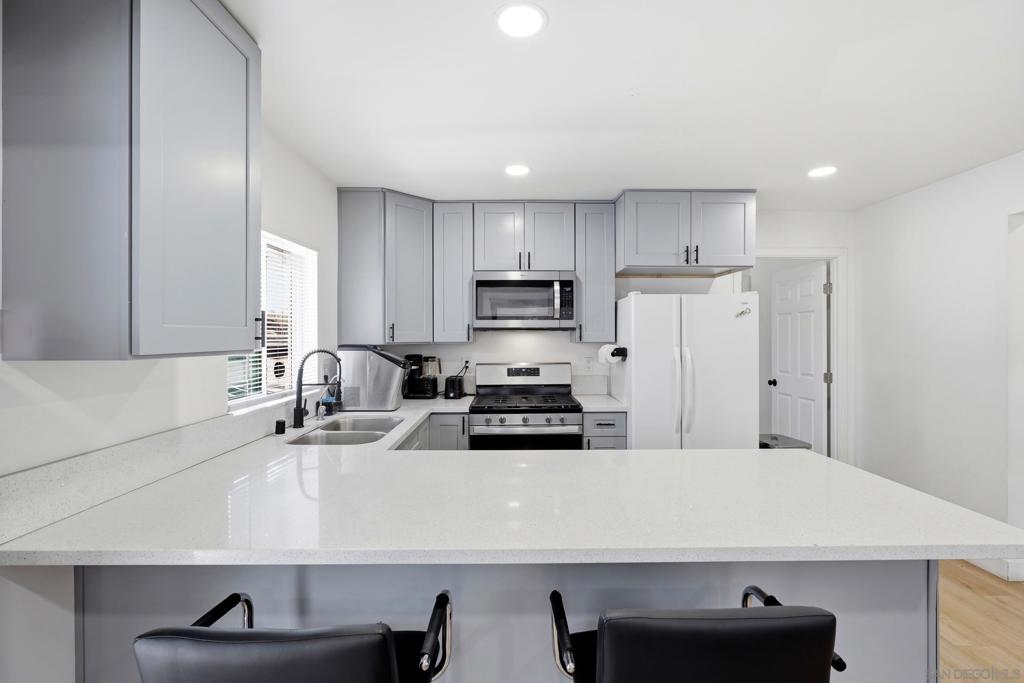 23 E 1st St Property Photo 1