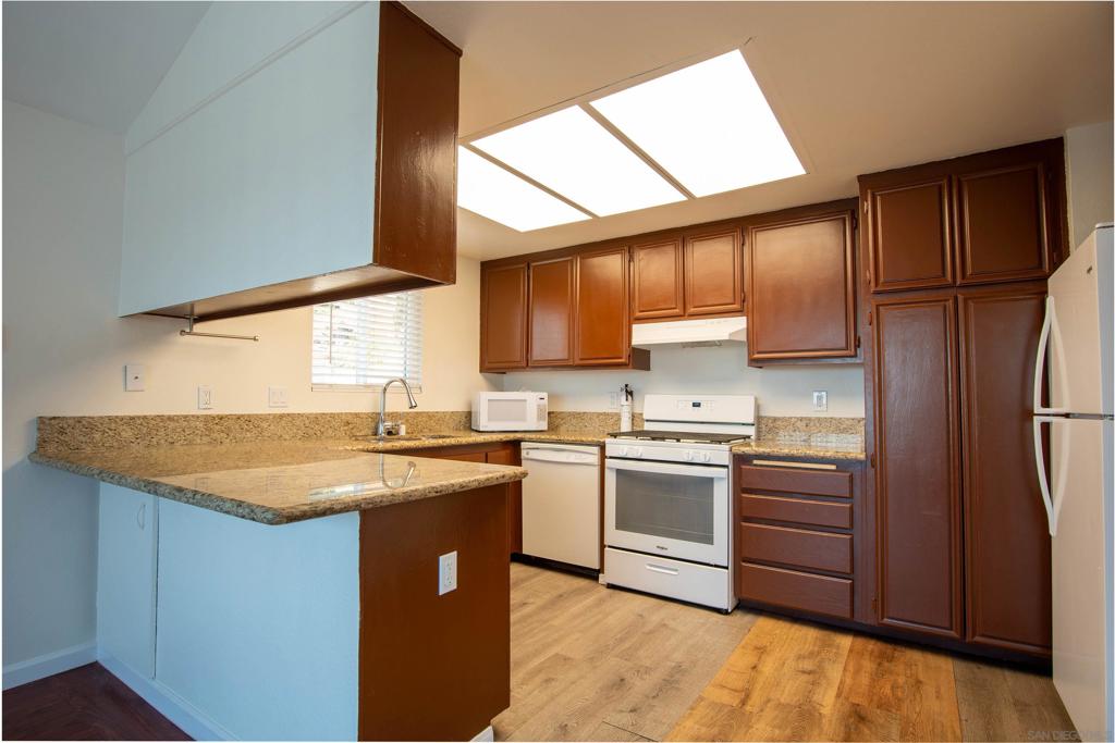 1319 Grand Ave. Property Photo 6