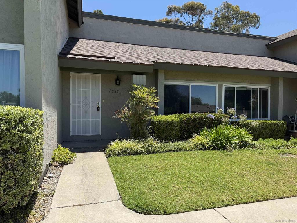 10873 Caravelle Pl Property Photo 3