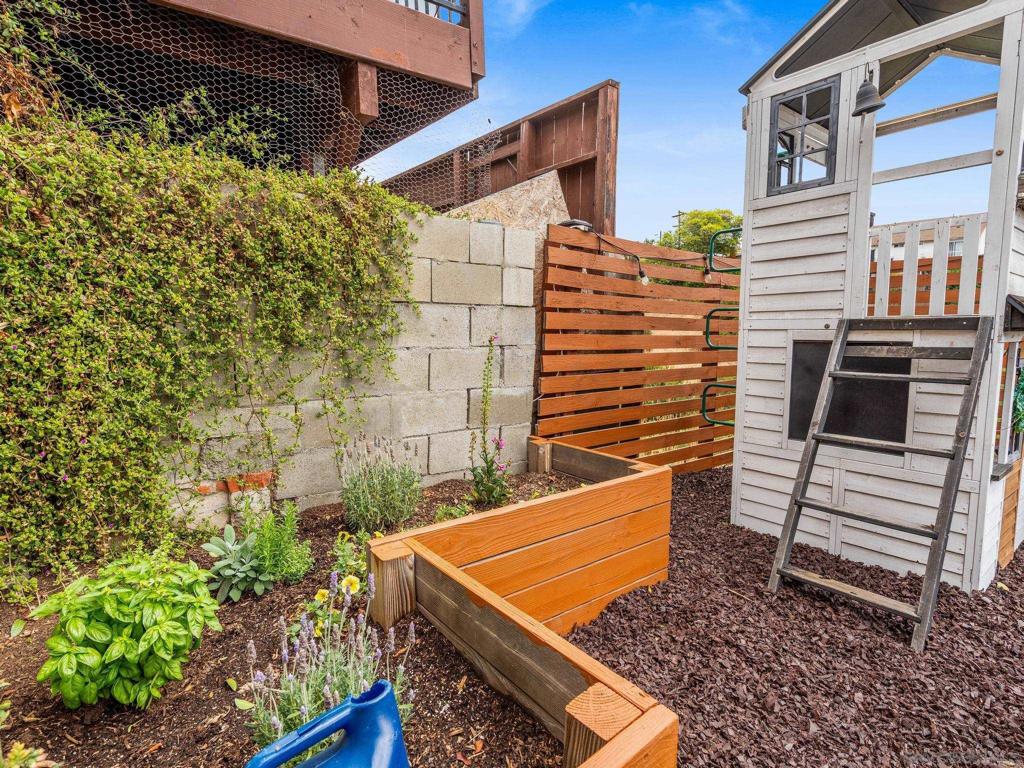2462 44th Property Photo 25