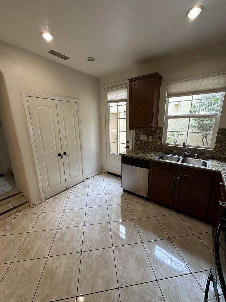 882 Sunset Place Property Photo 13
