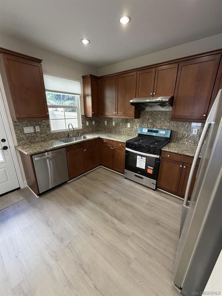 882 Sunset Place Property Photo 30