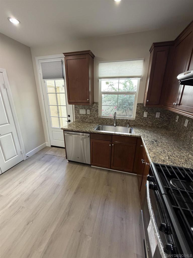 882 Sunset Place Property Photo 31