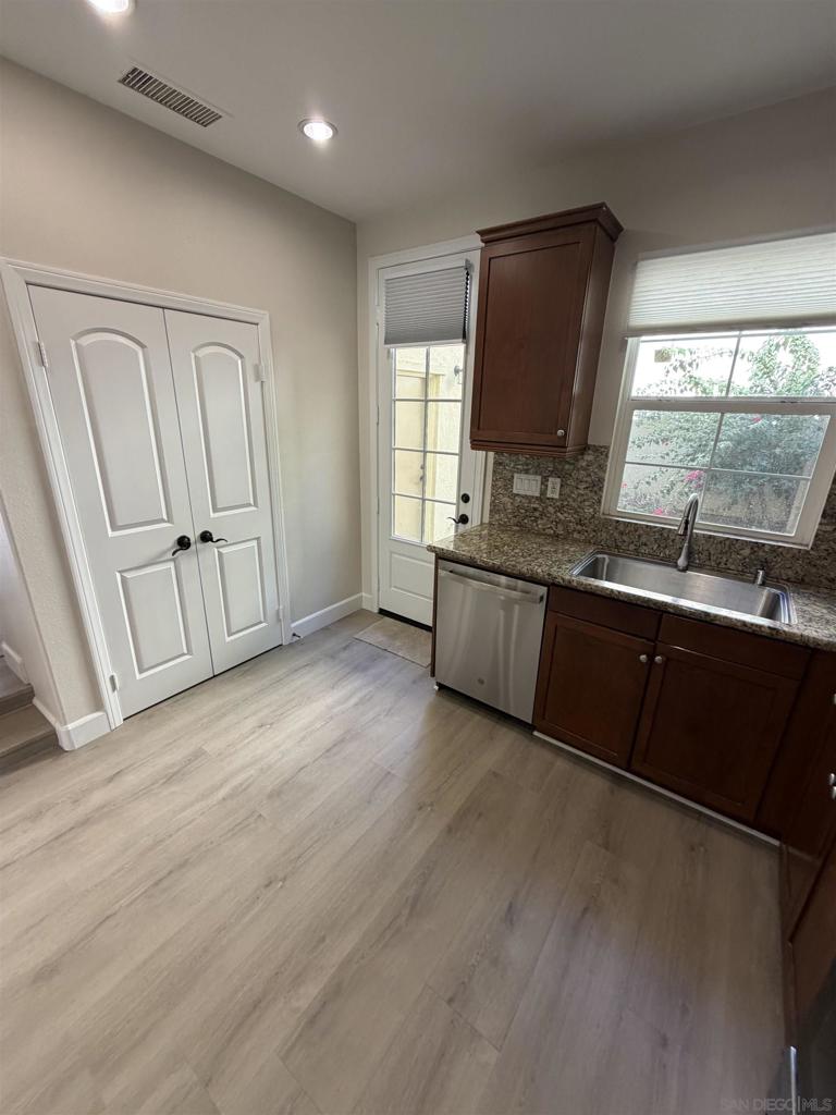 882 Sunset Place Property Photo 32