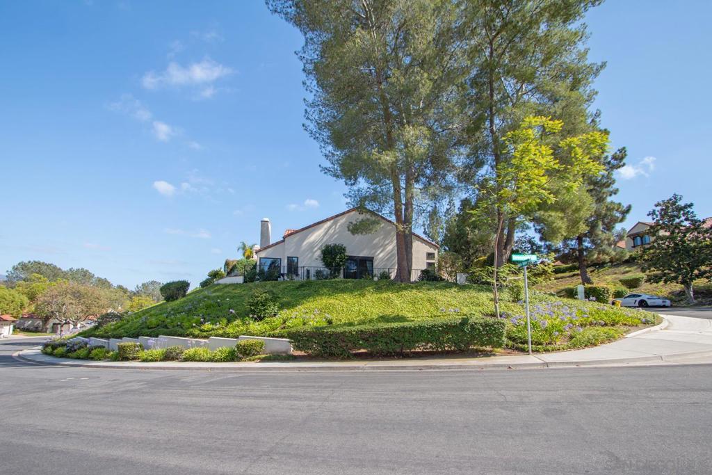 17695 Belle Helene Ct Property Photo 4