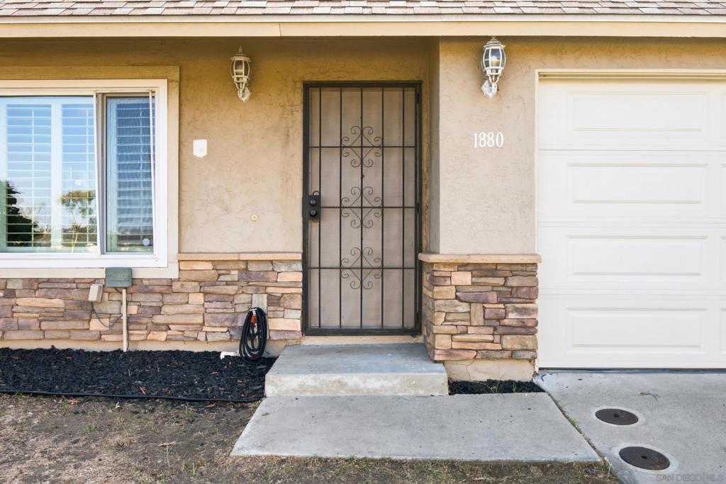 1880 Hanford Dr Property Photo 2
