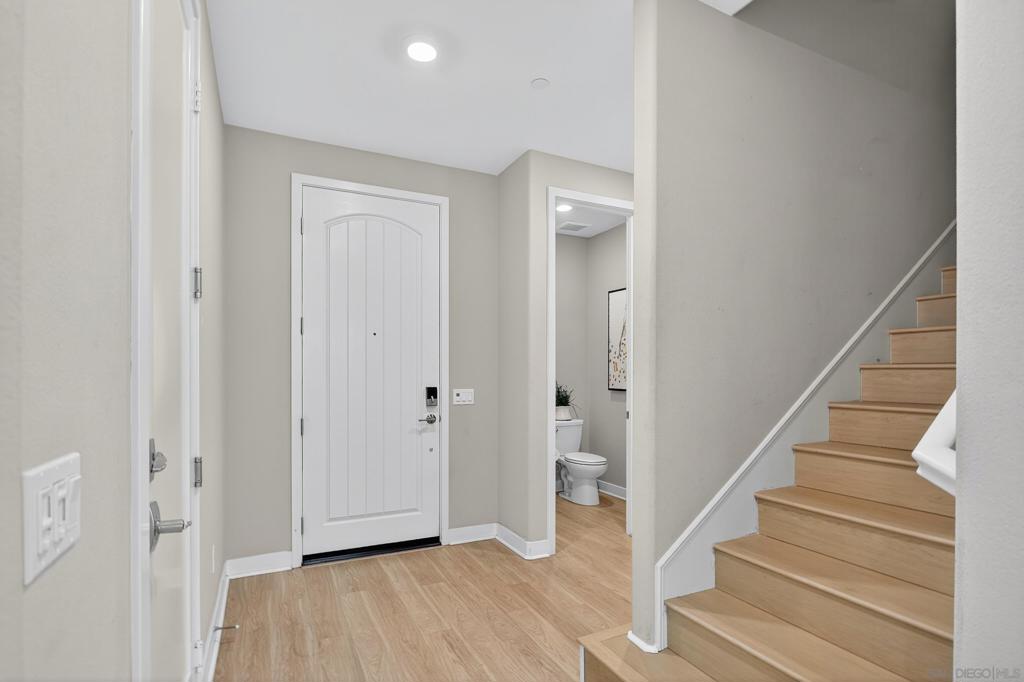 1733 Artemisia Ct Property Photo 3