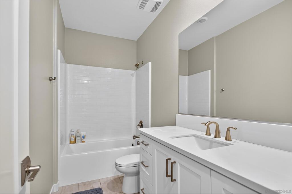 1733 Artemisia Ct Property Photo 23