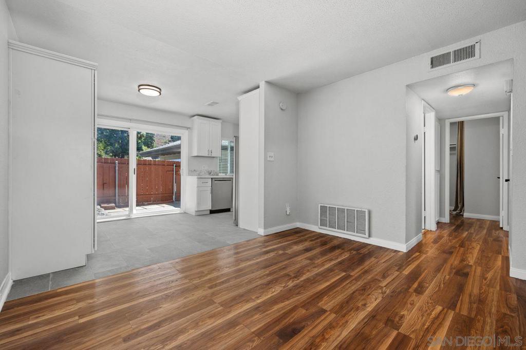10628 Queen Jessica Ln Property Photo 8
