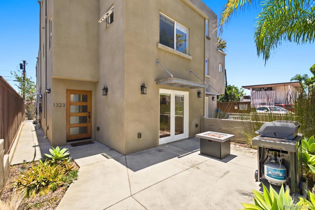 1323 Felspar St Property Photo 4
