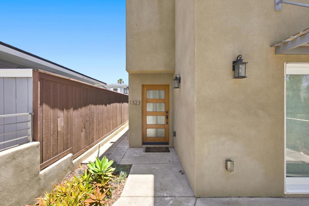 1323 Felspar St Property Photo 5