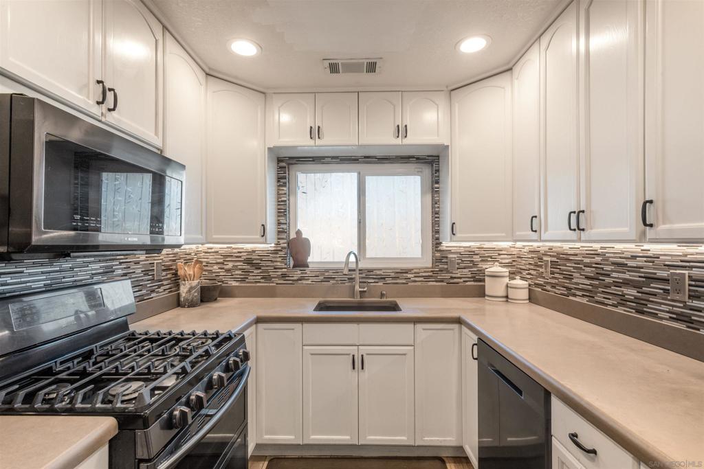 10014 Gemtree Way Property Photo 16