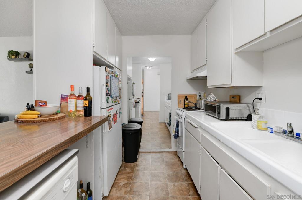 1645 Emerald 1o Property Photo 3