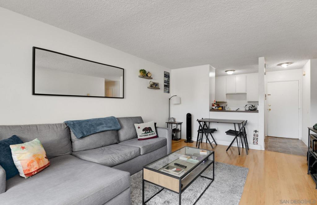 1645 Emerald 1o Property Photo 5
