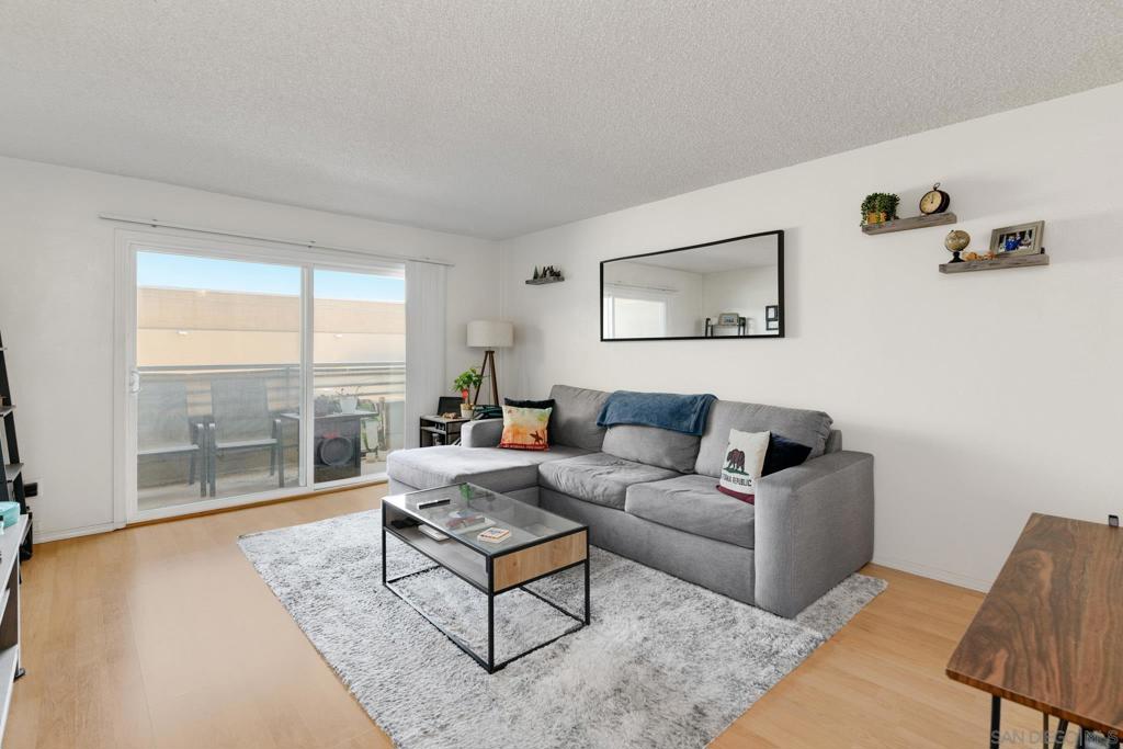 1645 Emerald 1o Property Photo 6