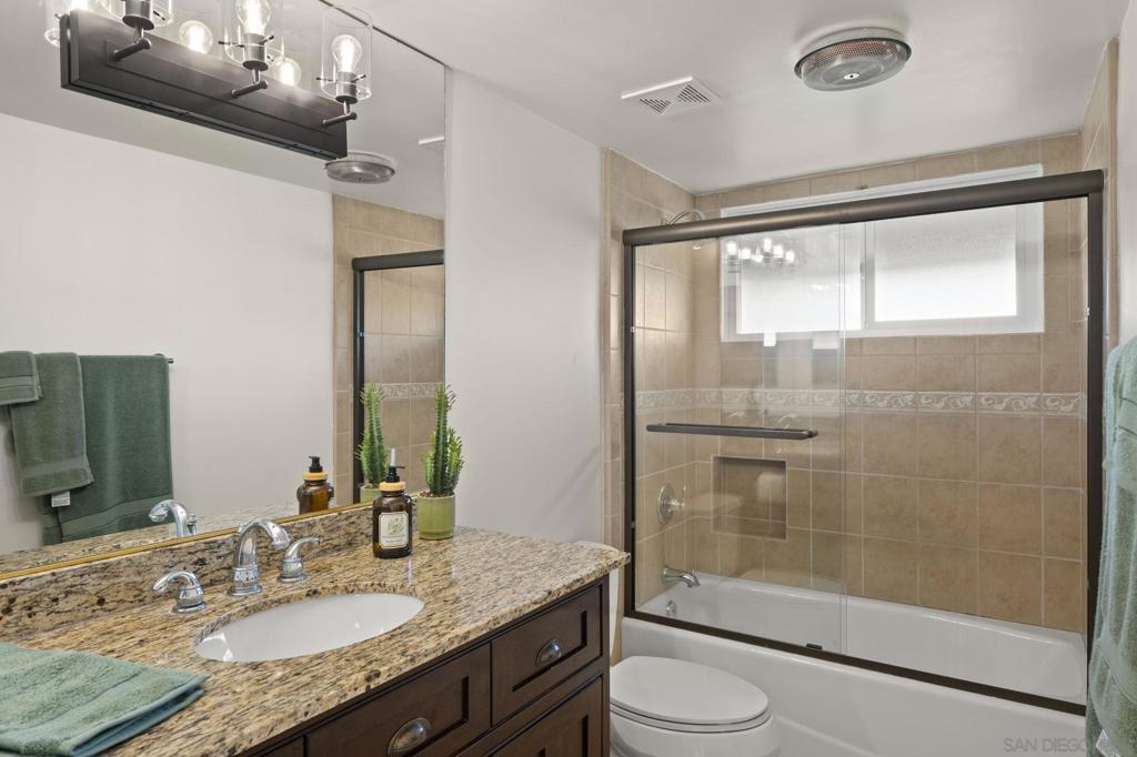 1052 N Kenter Ave Property Photo 22