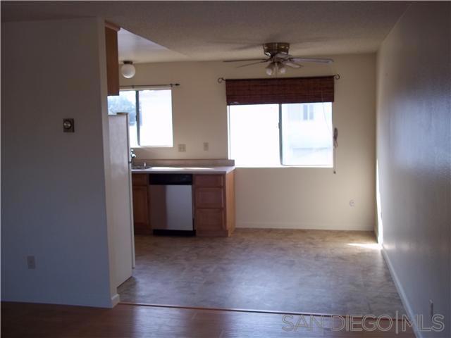 930 Ebony Ave B Property Photo 3