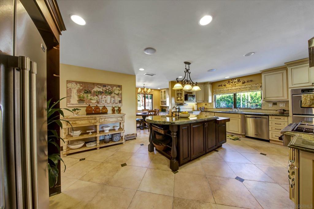 2540 Chatsworth Property Photo 6
