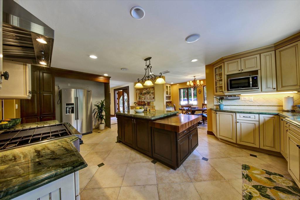2540 Chatsworth Property Photo 7
