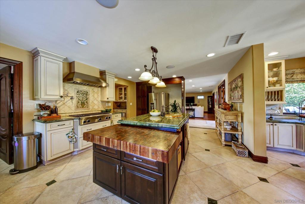 2540 Chatsworth Property Photo 8