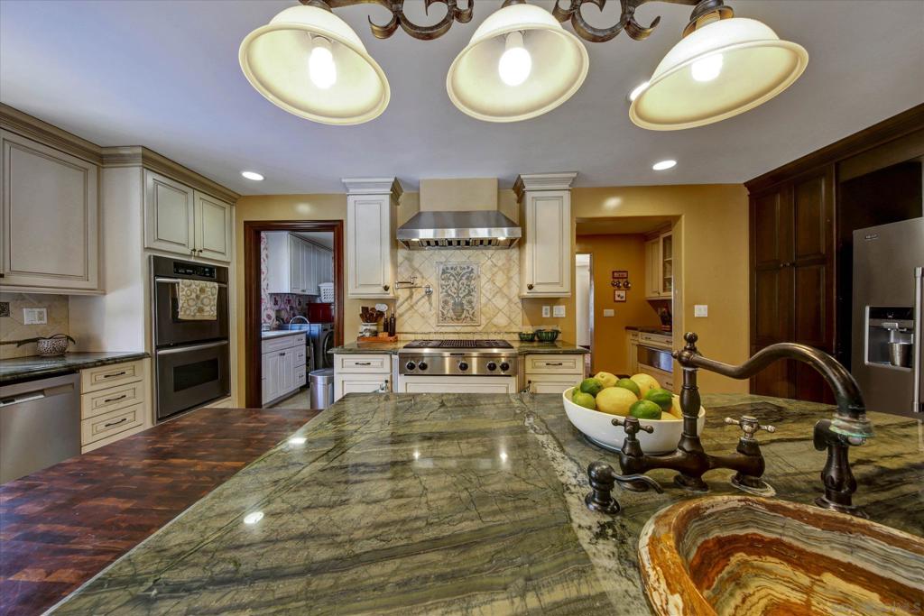 2540 Chatsworth Property Photo 9