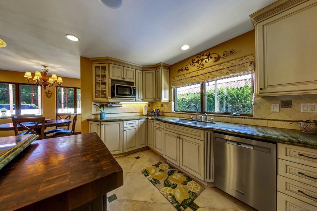 2540 Chatsworth Property Photo 10
