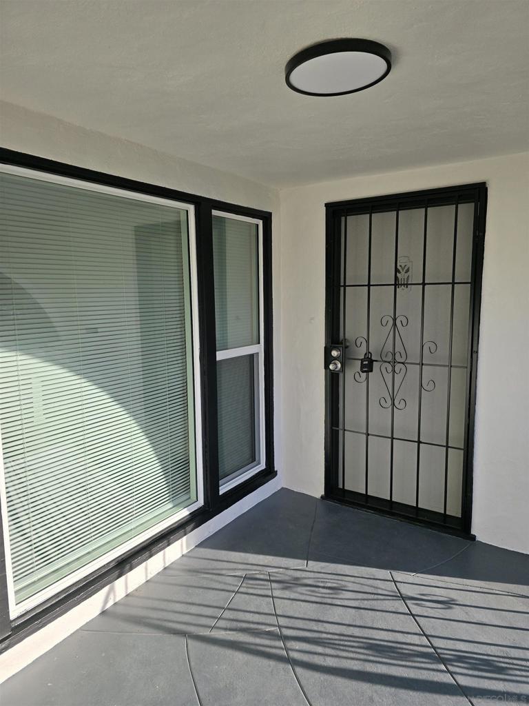 4527 Esther Street Property Photo 2