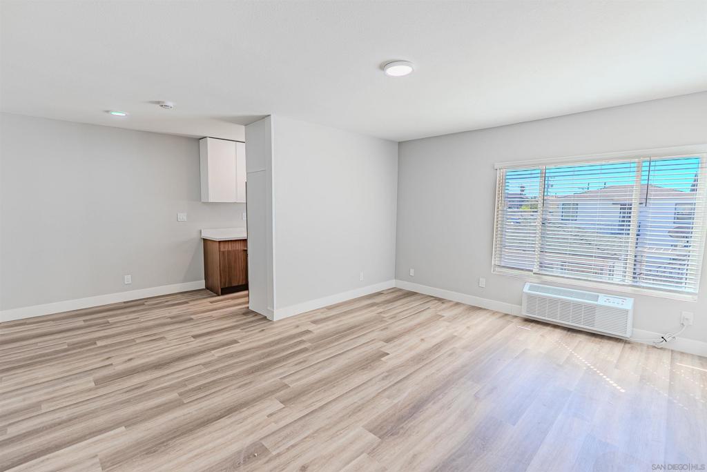 4659 North Ave Property Photo 10