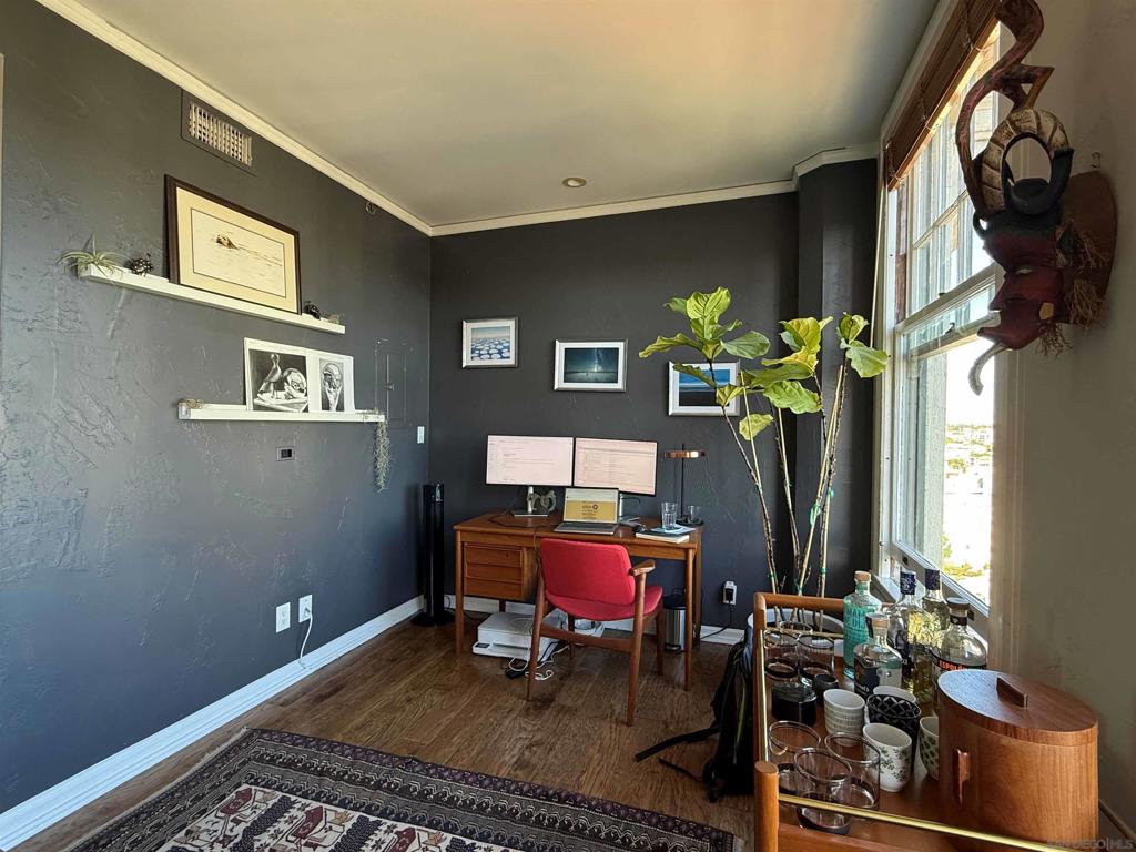 702 Ash 1002 Property Photo 8