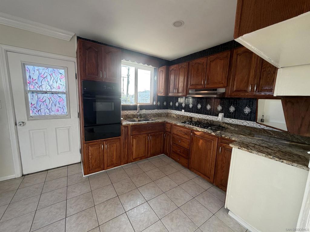 3946 Division Street Property Photo 7
