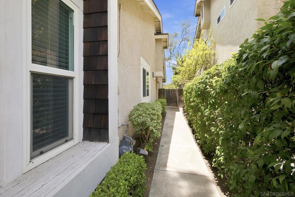 1612 Bridgeview Dr Property Photo 3
