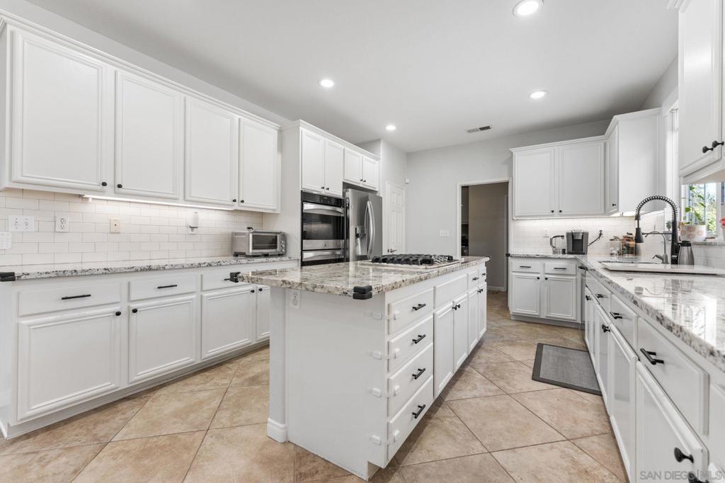 9305 Tiffany Park Pl Property Photo 22