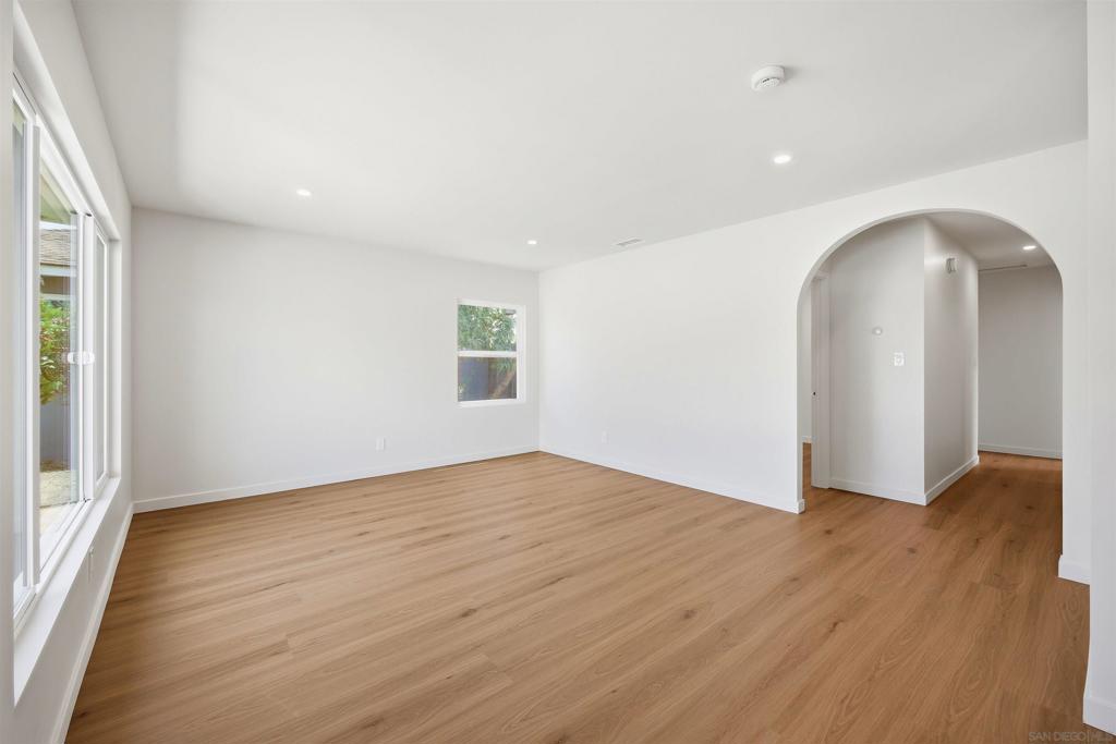 6476 Winona Ave Property Photo 16