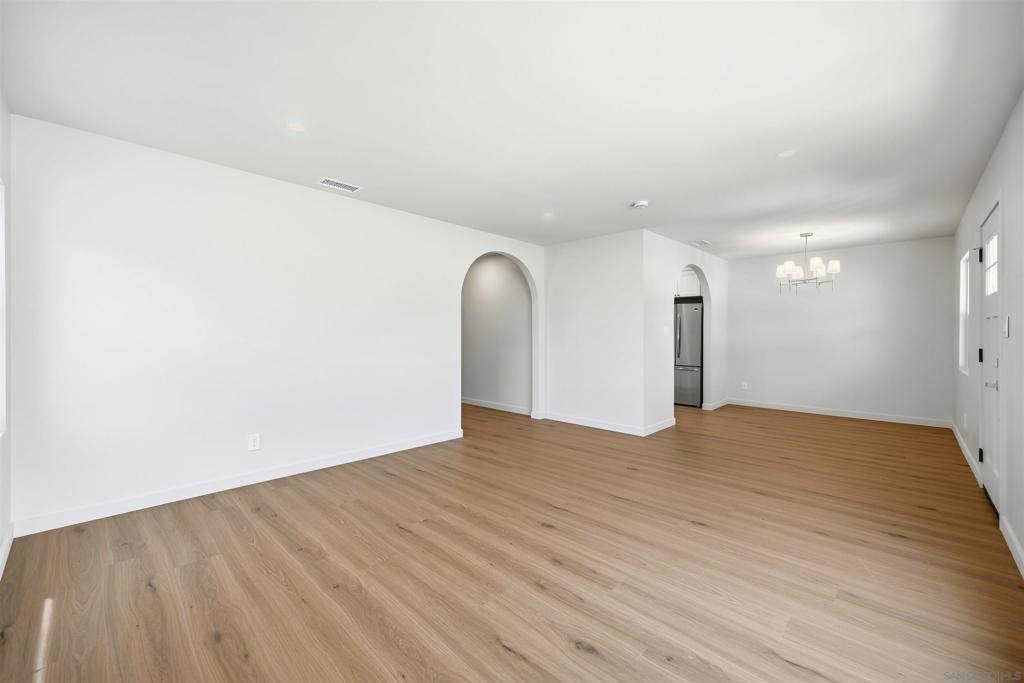 6476 Winona Ave Property Photo 17