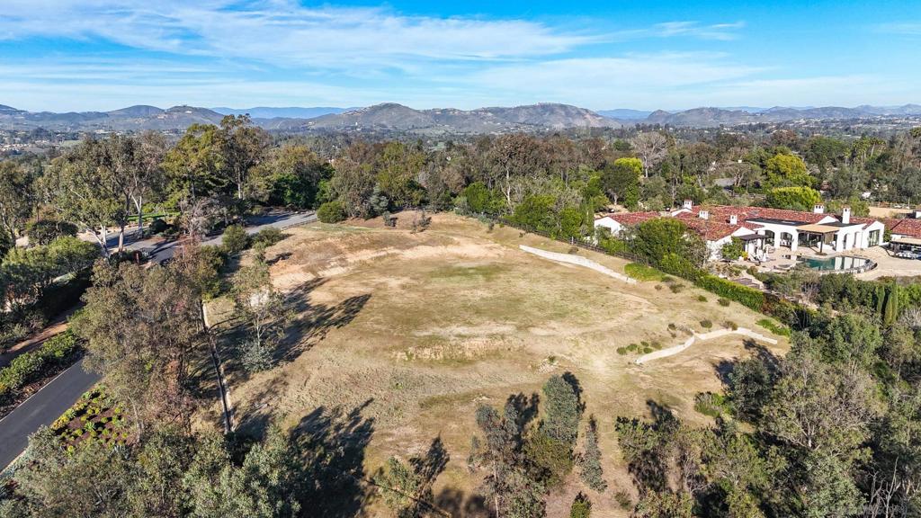 5281 La Glorieta Property Photo 4