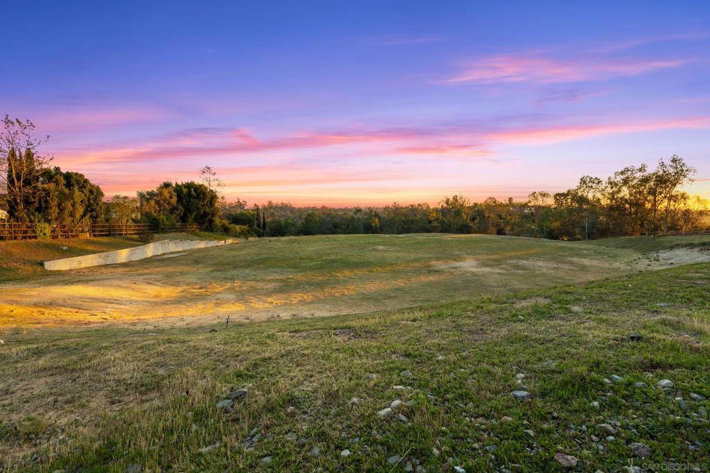5281 La Glorieta Property Photo 10