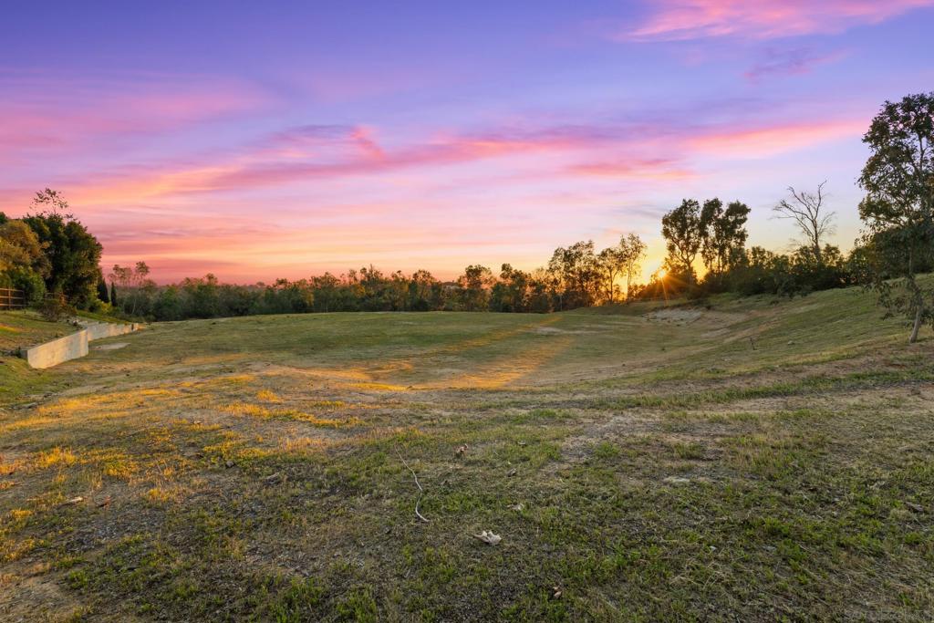 5281 La Glorieta Property Photo 11
