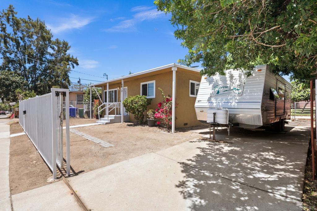 4418 Tremont St Property Photo 4