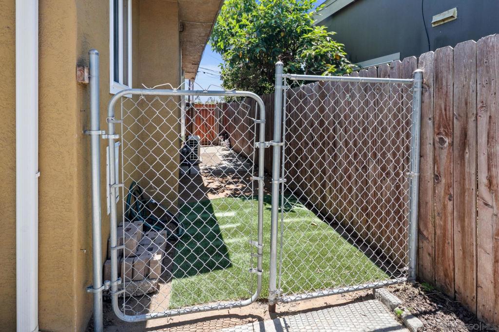 4418 Tremont St Property Photo 29