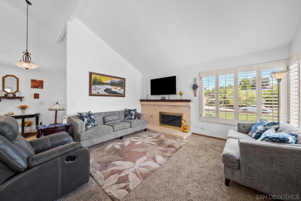 916 Carriage Property Photo 6