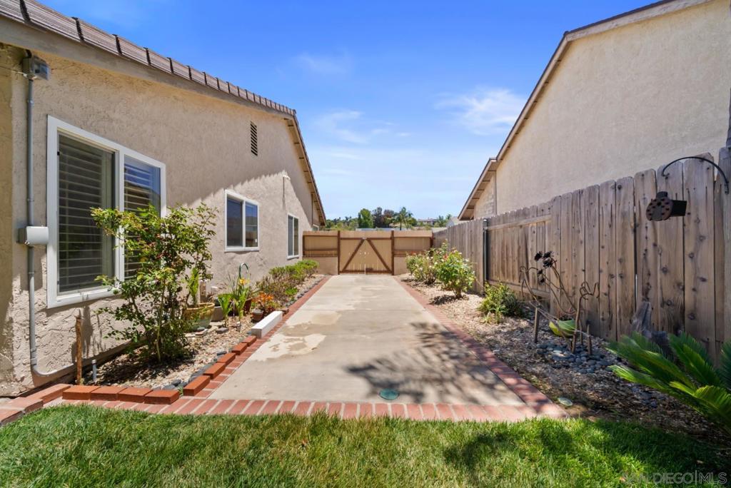 916 Carriage Property Photo 33