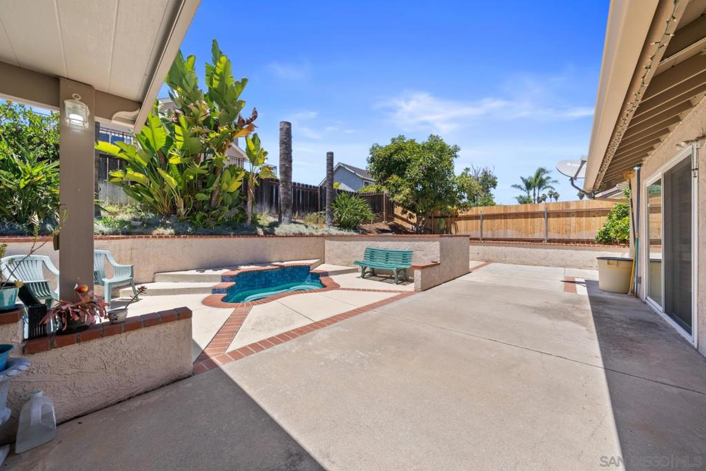 916 Carriage Property Photo 34