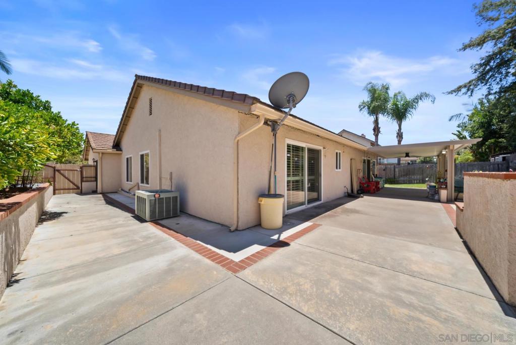 916 Carriage Property Photo 37