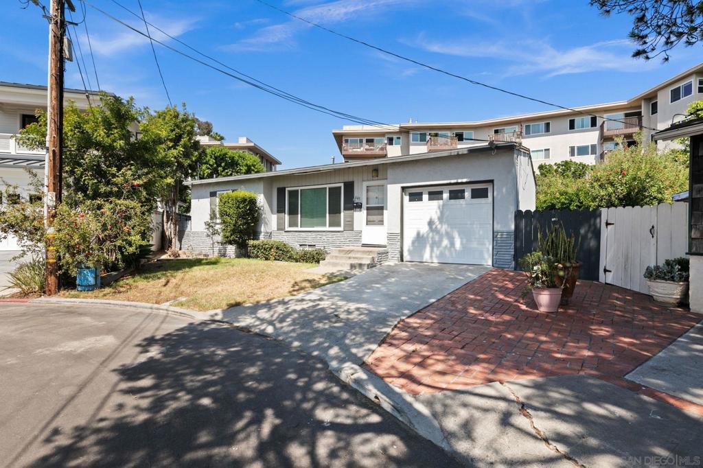 665 Pacific View Dr Property Photo 3